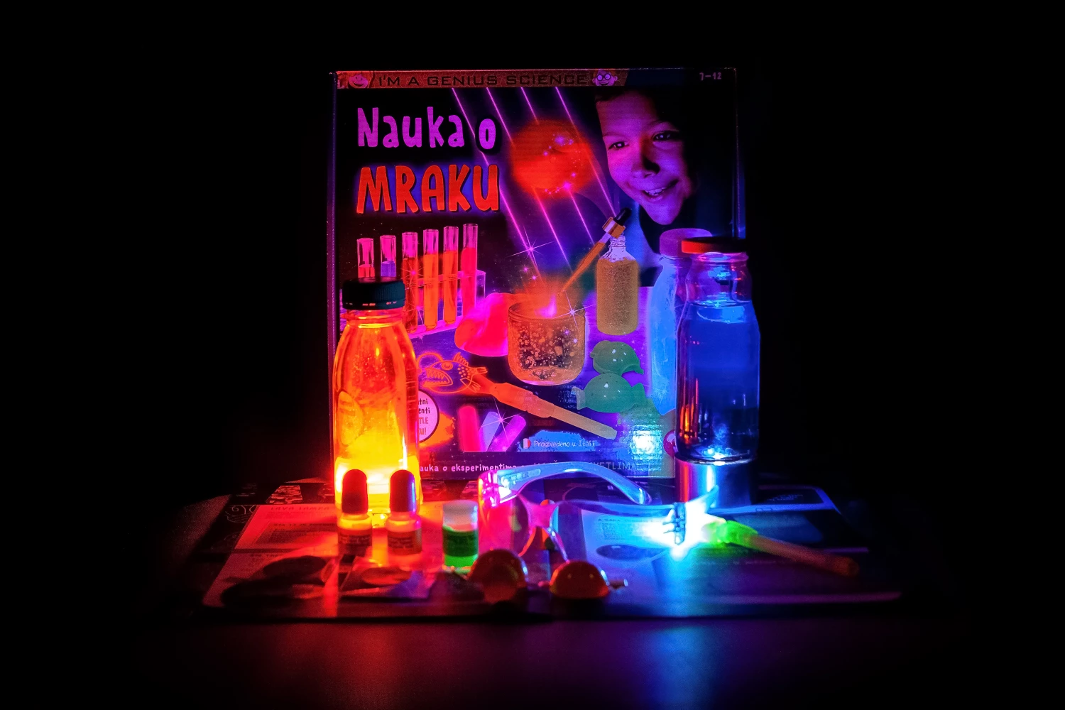 MALI GENIJE SR NAUKA O MRAKU LISCIANI