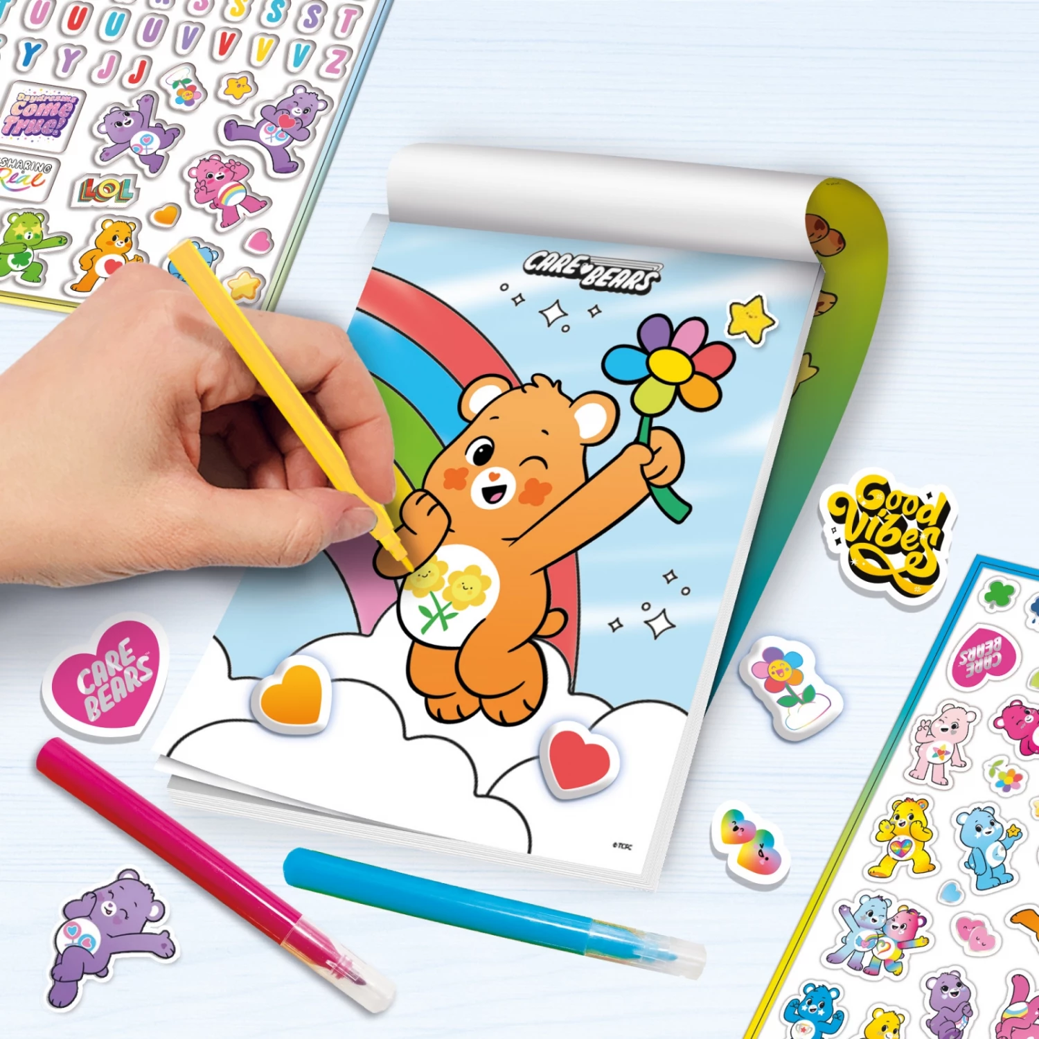 CARE BEARS KREATIVNI SET BOJANKA SA FLOMASTERIMA I STIKERIMA LISCIANI